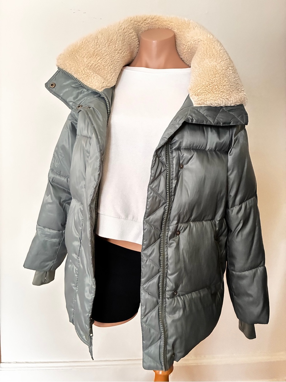 GAP Women's Oversized Puffer Sherpa Collar zip front coat XS - Picture 2 of 6
